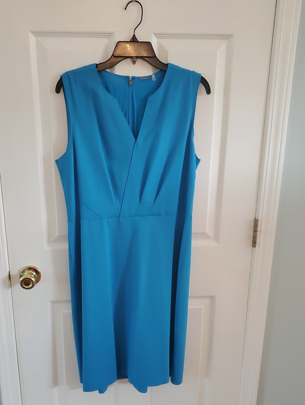 Elie Tahari Turquoise V-Neck Sleeveless Sheath Dress
